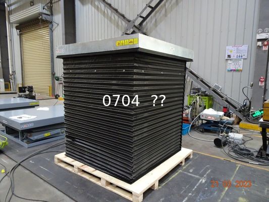 M1-010125-D2 Ce Hydraulic Mini Scissor Lift with Handrail Running Mode Stationary